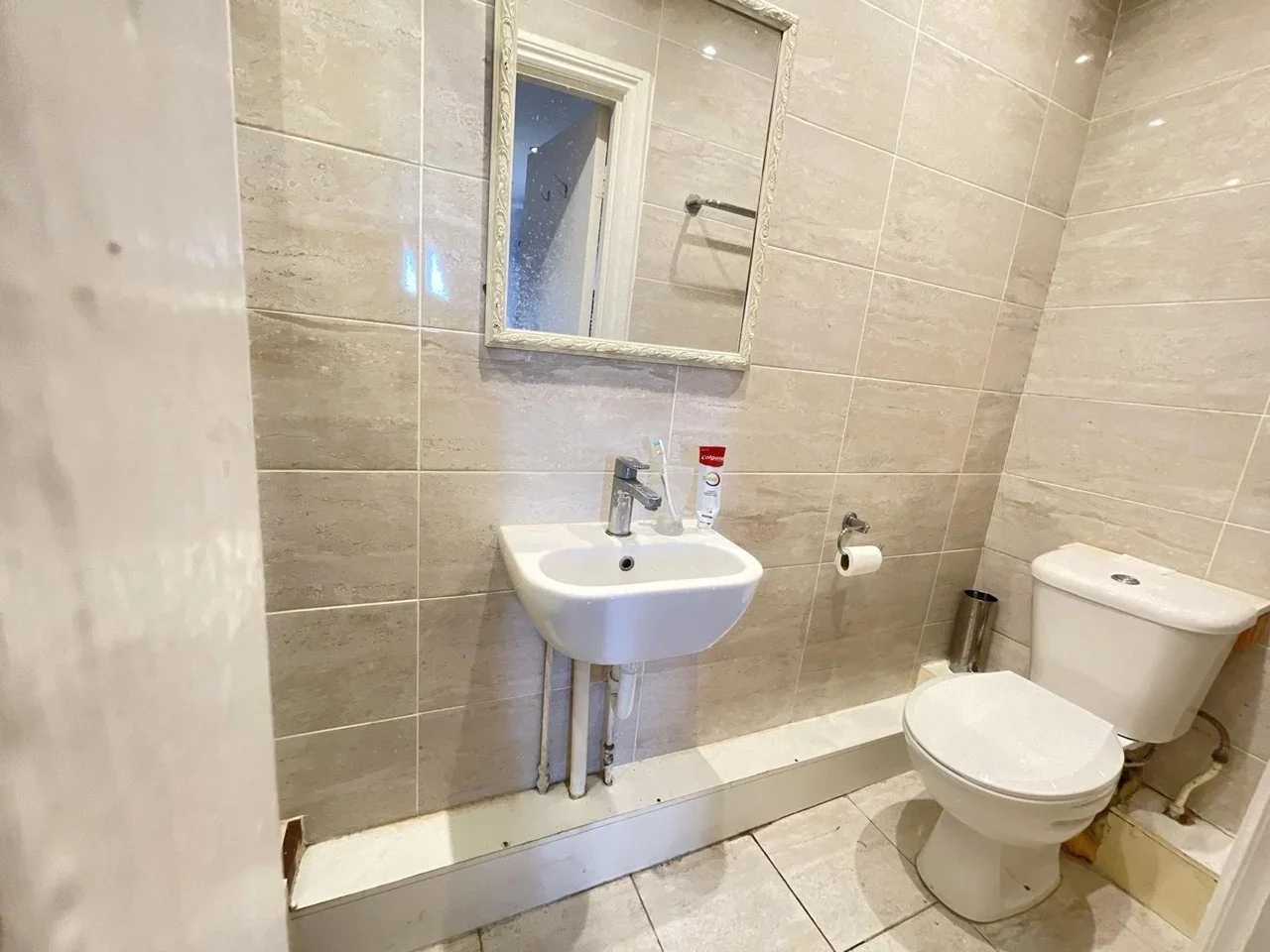 Flat Penywern Road in Greater London
