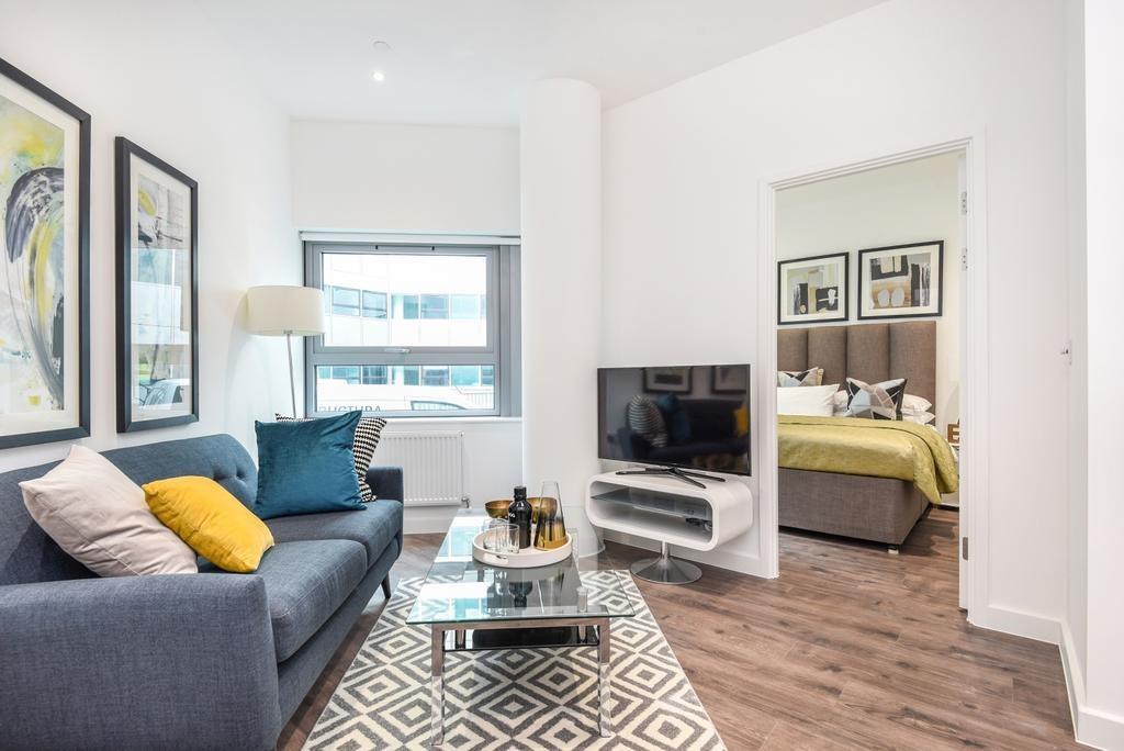 Flat Wellesley Road in Greater London