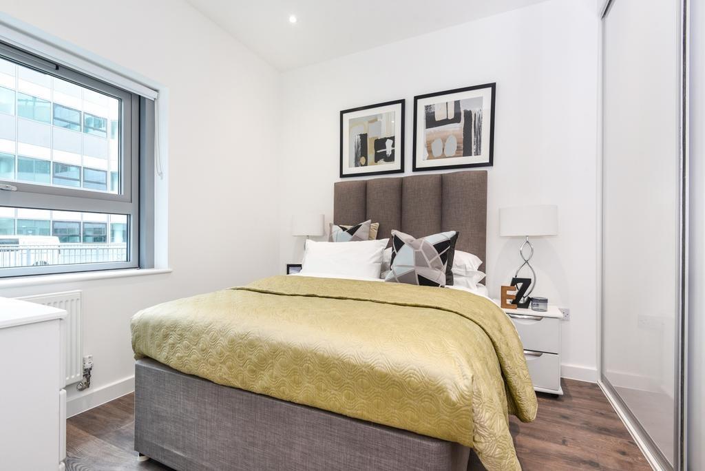 Flat Wellesley Road in Greater London
