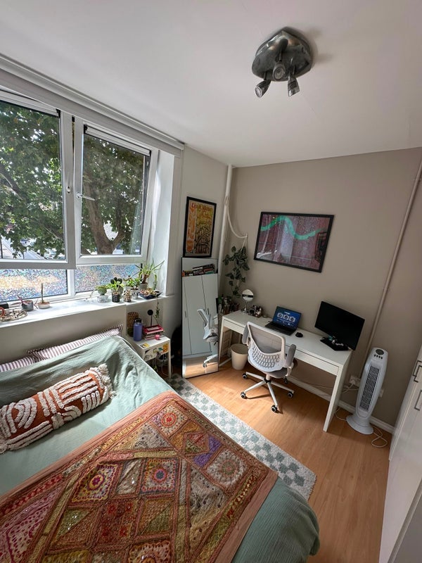 Room Bethnal Green Road in Greater London