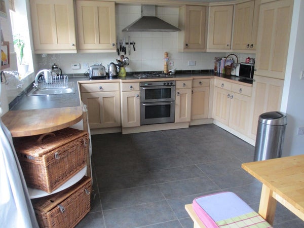 Flat Teale Court in Leeds