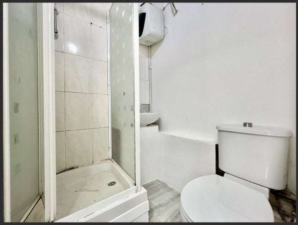Flat Romford Road in London