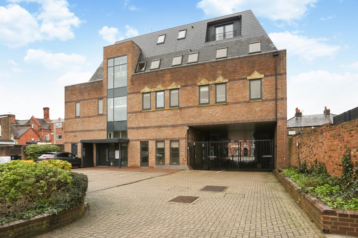 Flat St Leonards Road in Windsor
