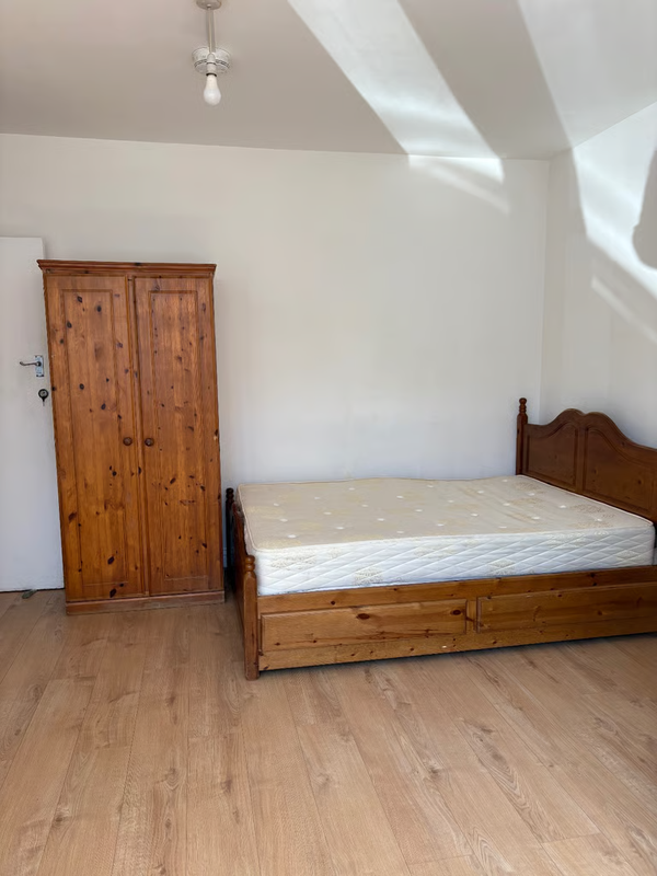 Flat Boxmoor Road in London