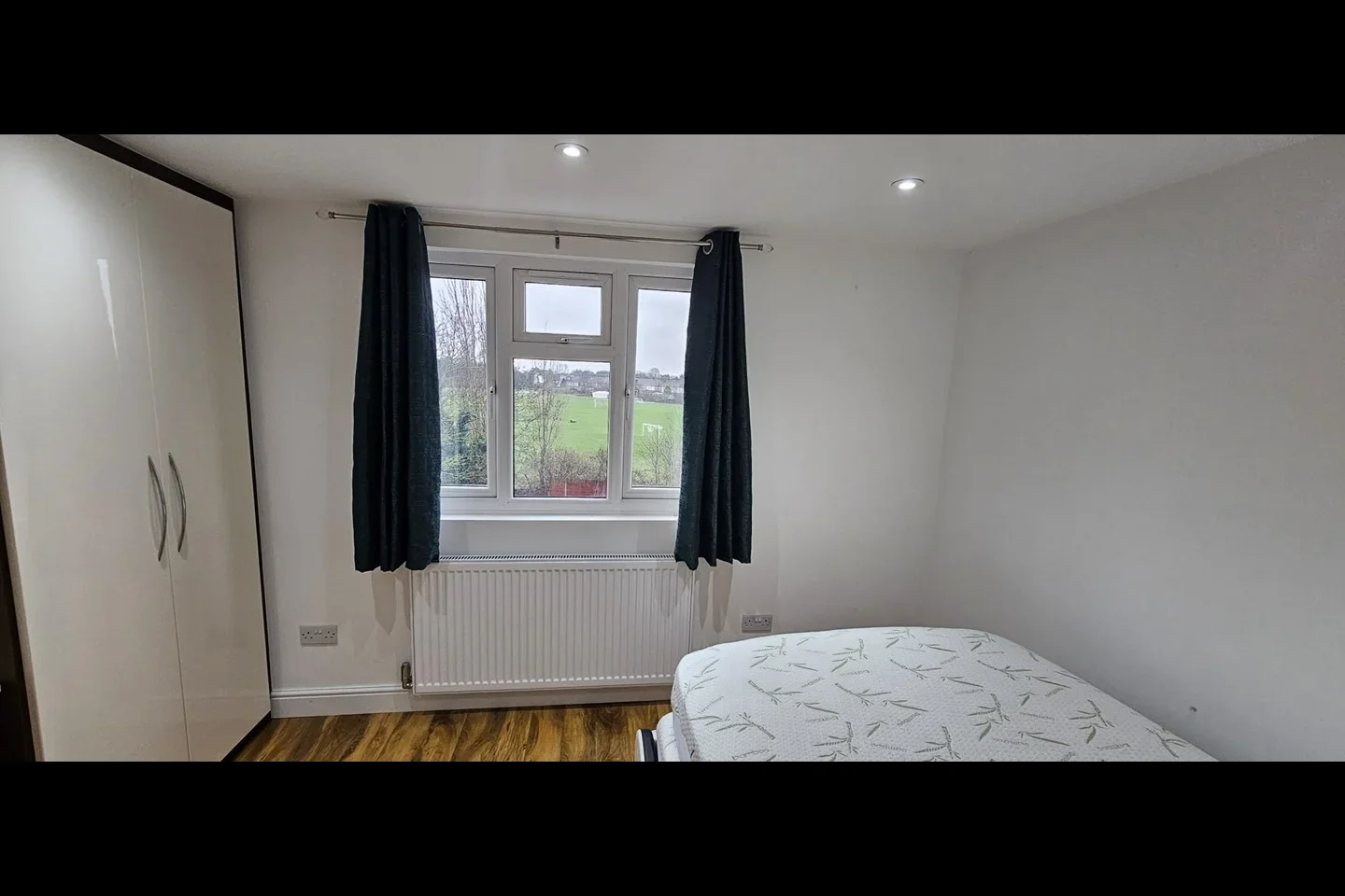 Room Fencepiece Road in Greater London