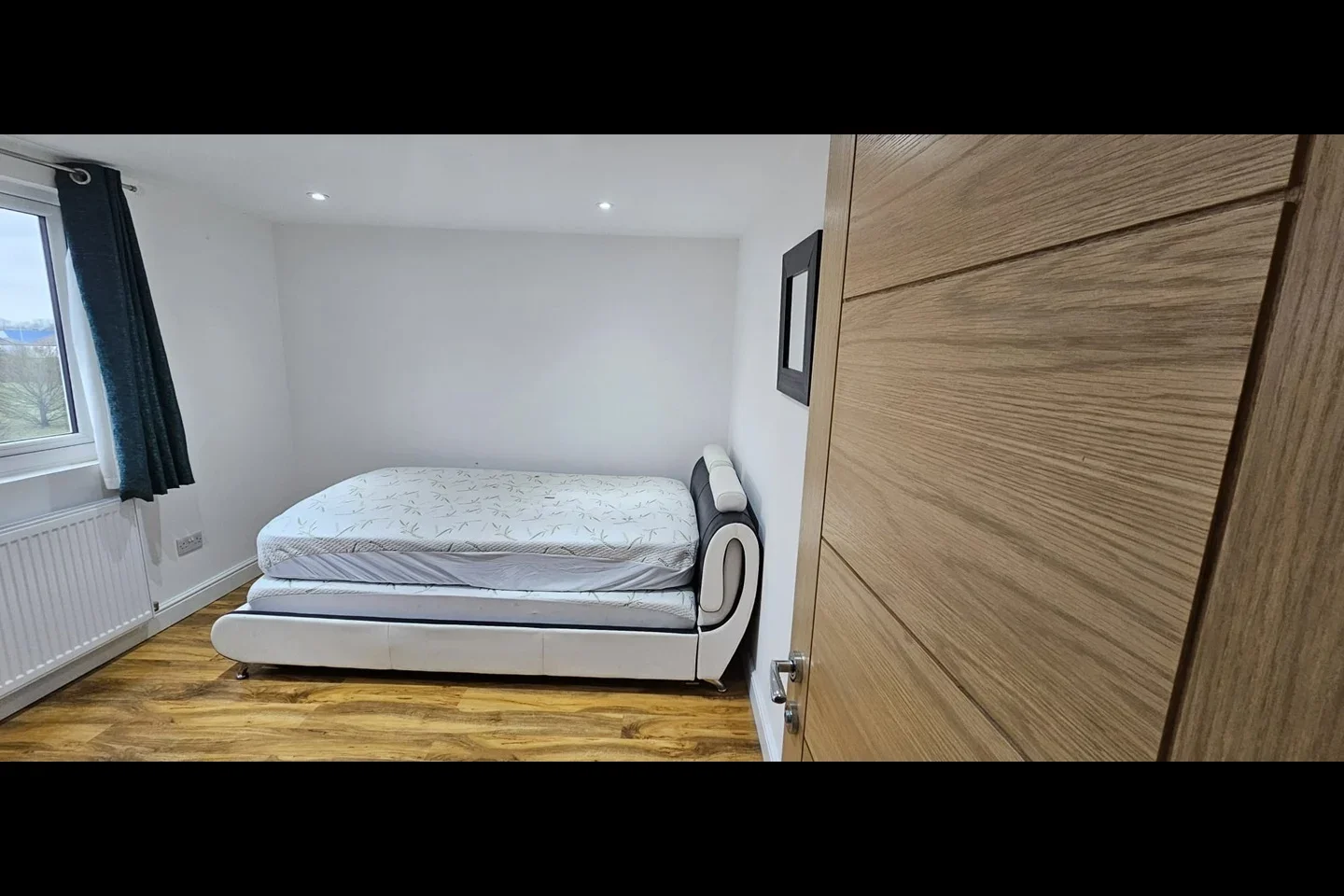 Room Fencepiece Road in Greater London