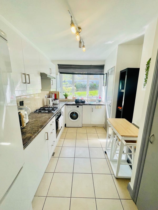 Room Tildesley Road in Greater London