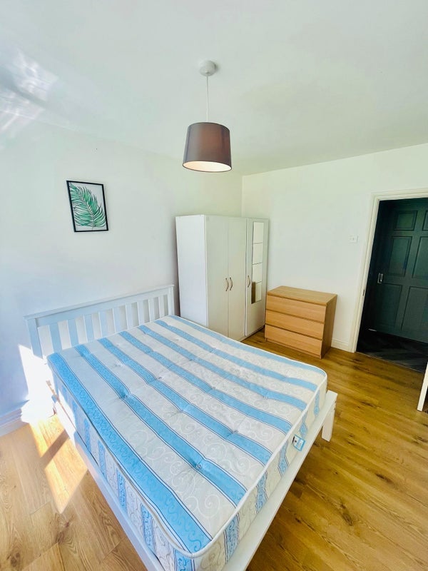 Room Tildesley Road in Greater London
