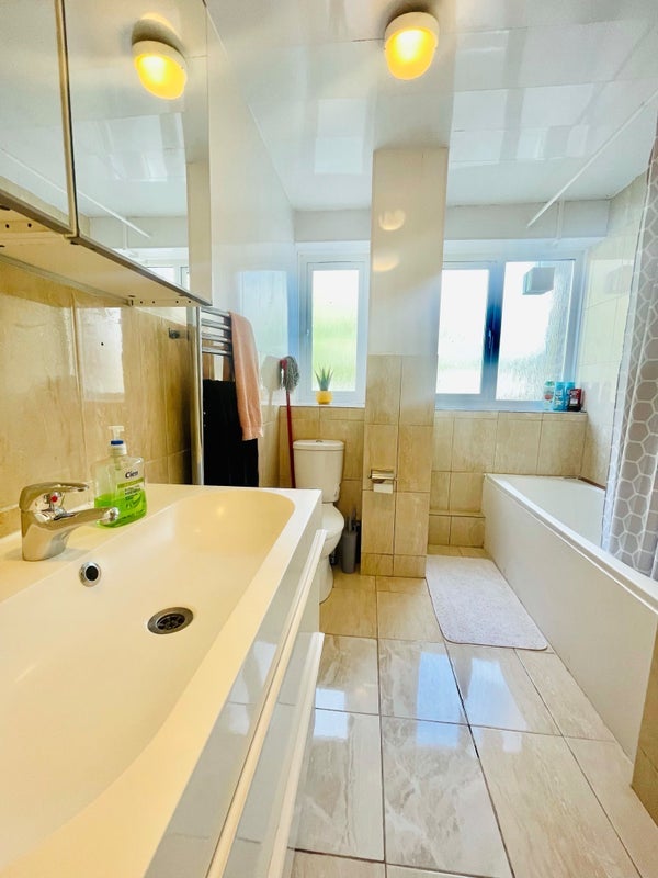 Room Tildesley Road in Greater London