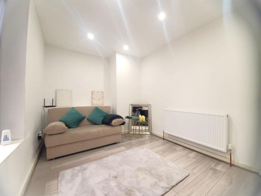 Flat Penistone Road in Kirklees