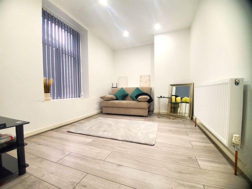 Flat Penistone Road in Kirklees