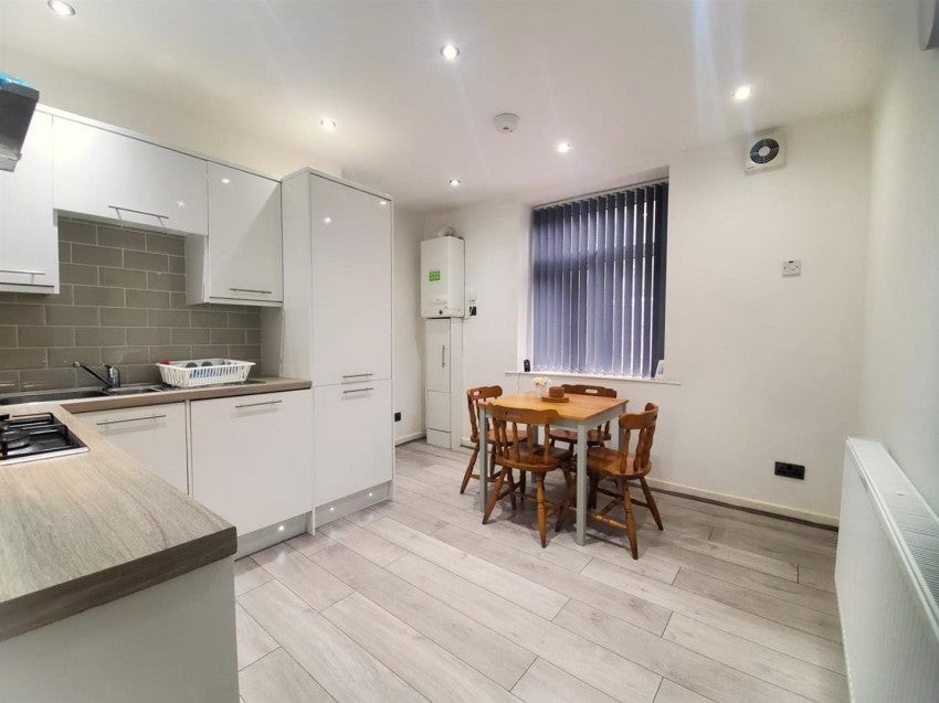 Flat Penistone Road in Kirklees
