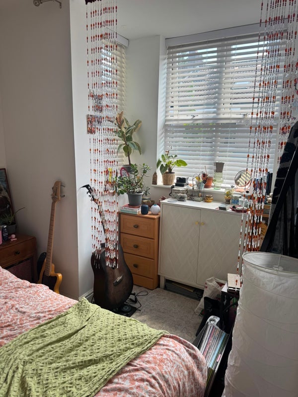 Room Lower Cheltenham Place in Bristol