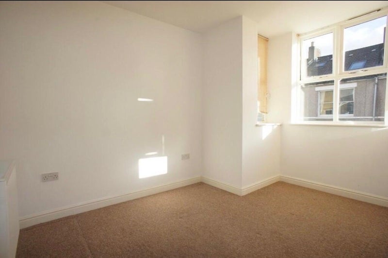 Room Lower Cheltenham Place in Bristol