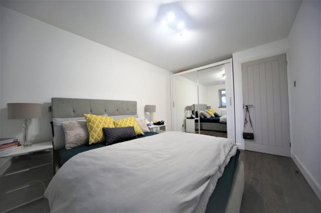 Flat Newton Close in Slough