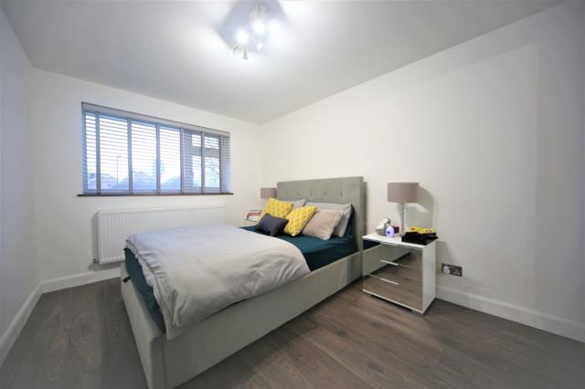 Flat Newton Close in Slough