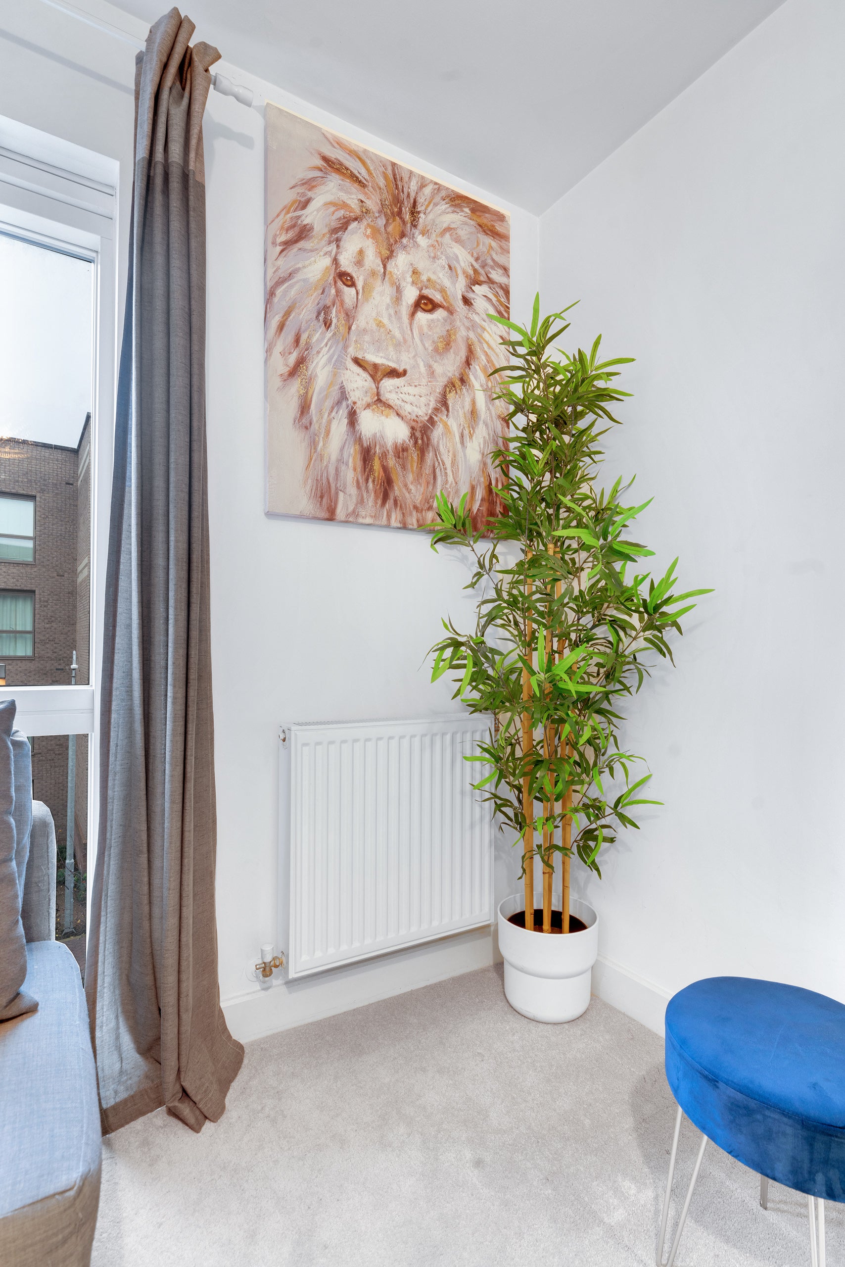 Flat Adenmore Road in Greater London