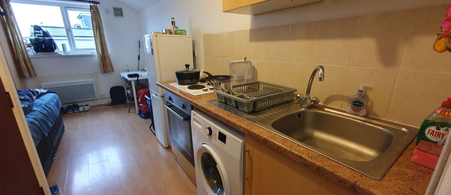 Flat Mundy Place in Cardiff