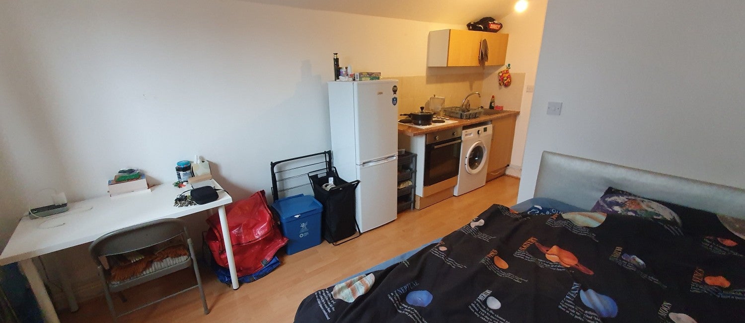 Flat Mundy Place in Cardiff
