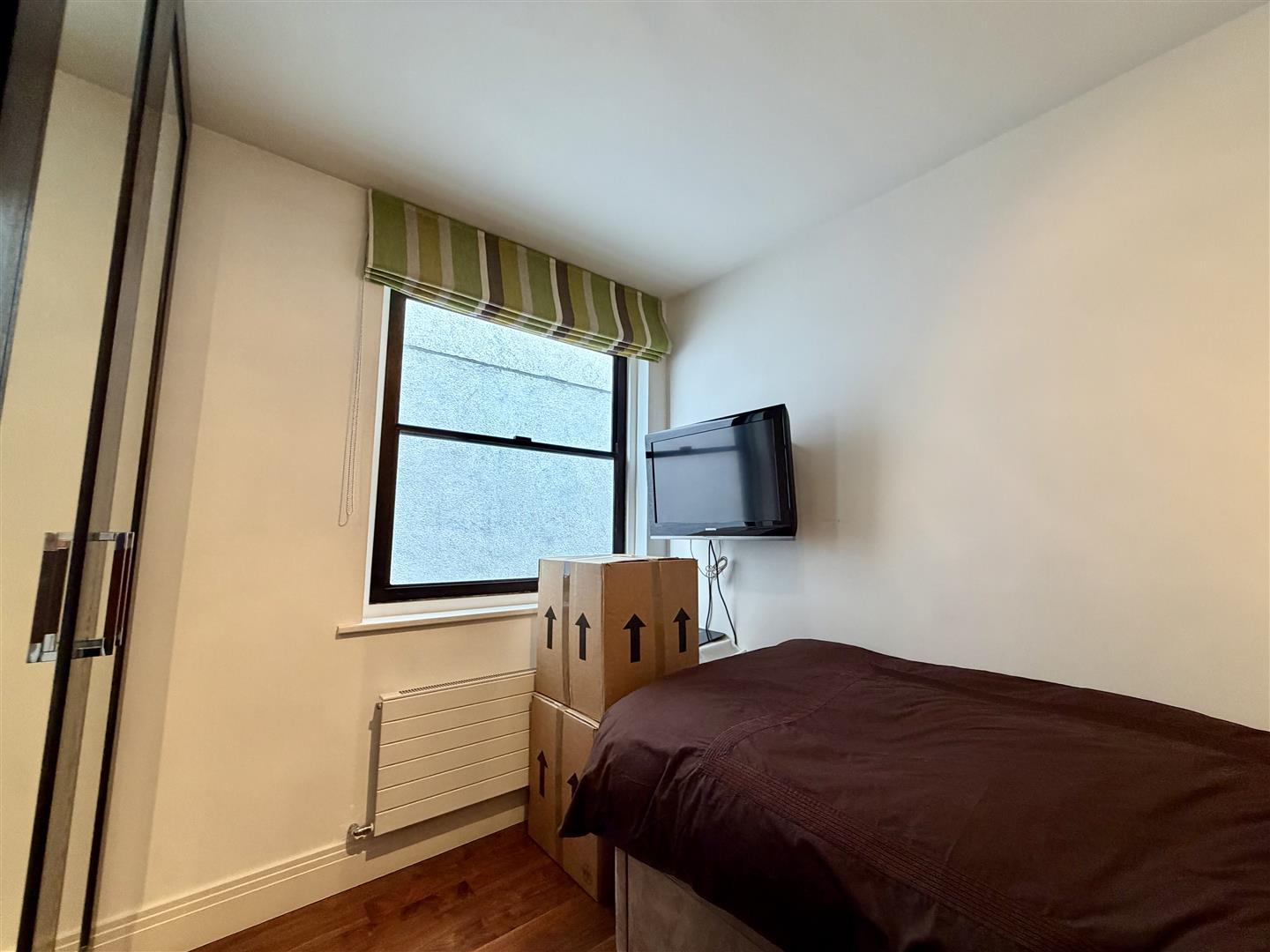 Flat Lorne Gardens in Greater London