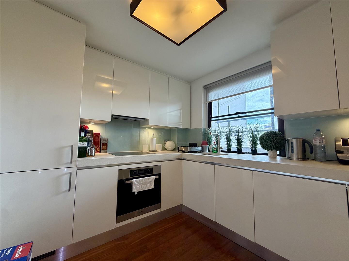 Flat Lorne Gardens in Greater London