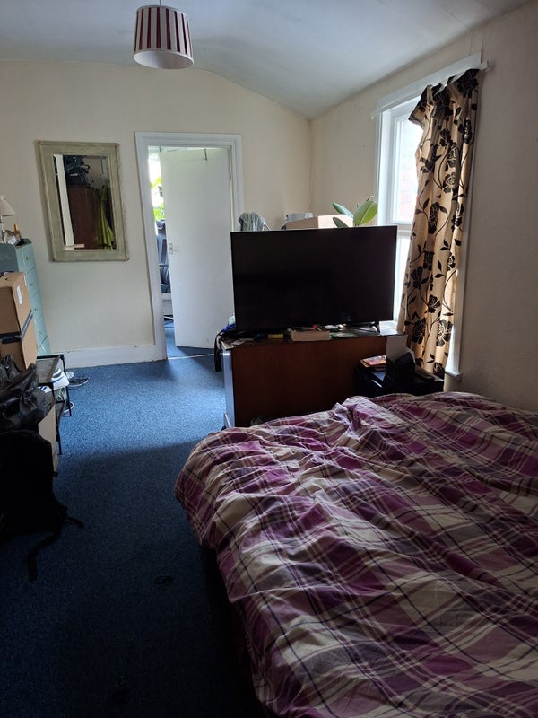Room Beck Road in Greater London