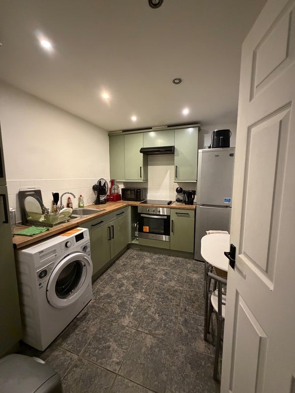 Room Westferry Road in Greater London