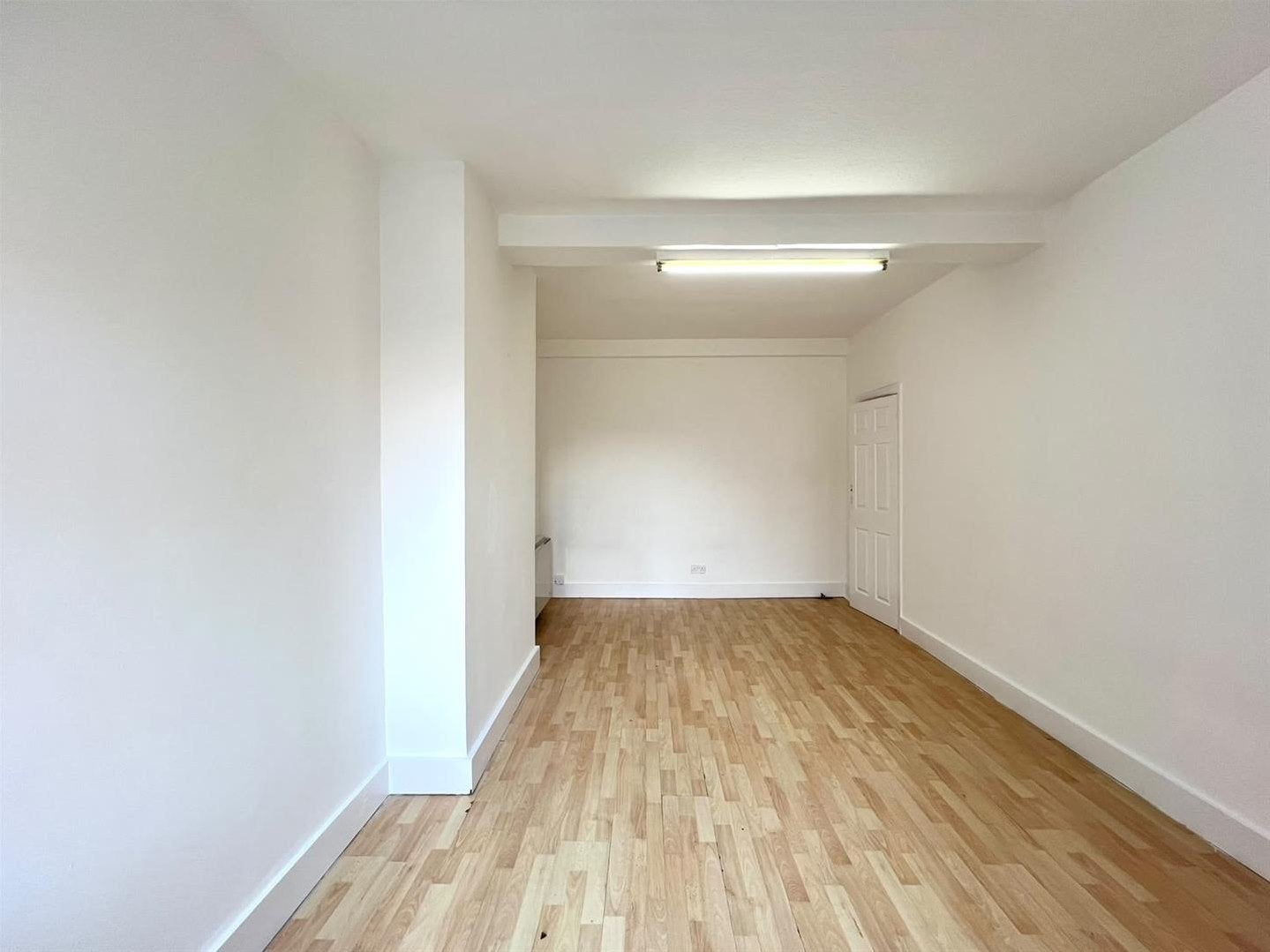 Flat Normanshire Drive in Greater London