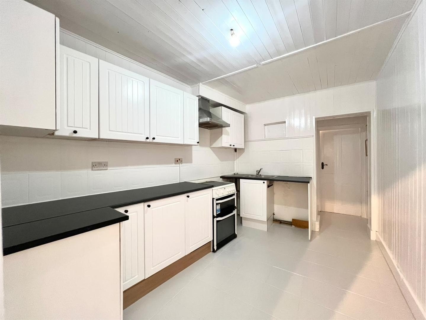 Flat Normanshire Drive in Greater London