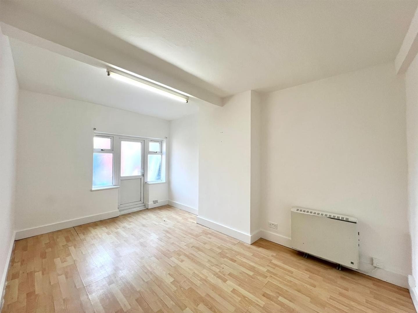 Flat Normanshire Drive in Greater London