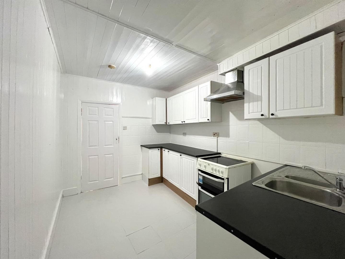 Flat Normanshire Drive in Greater London
