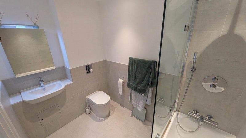 Room Surrey Quays Road in Greater London