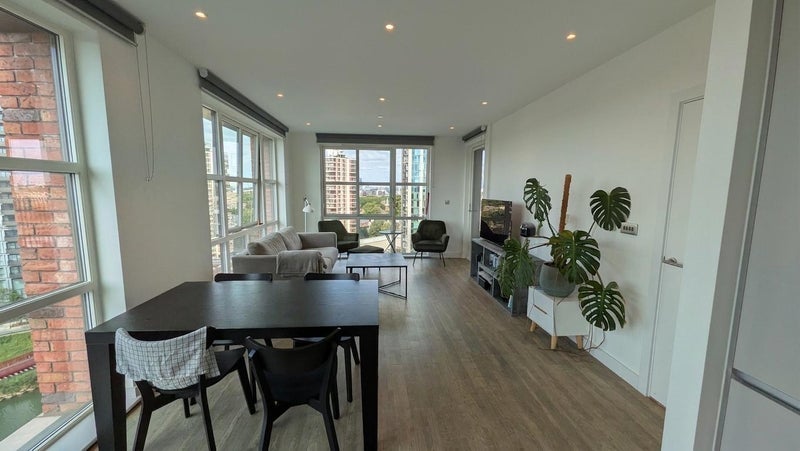 Room Surrey Quays Road in Greater London