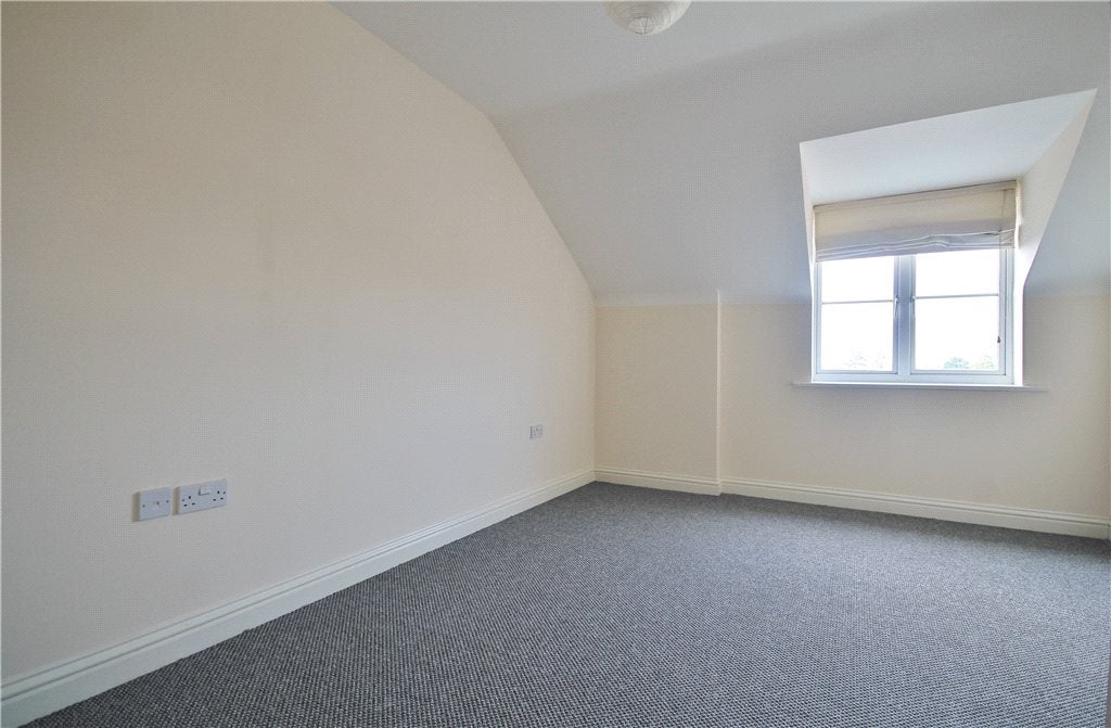 Flat Tudor Way in Woking