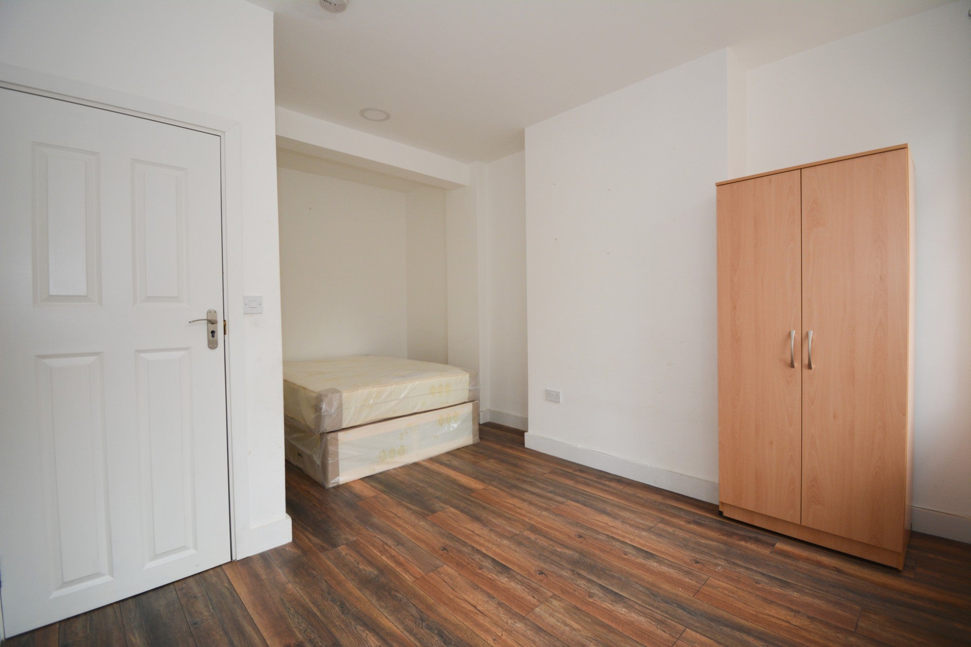 Room New Broadway in Greater London