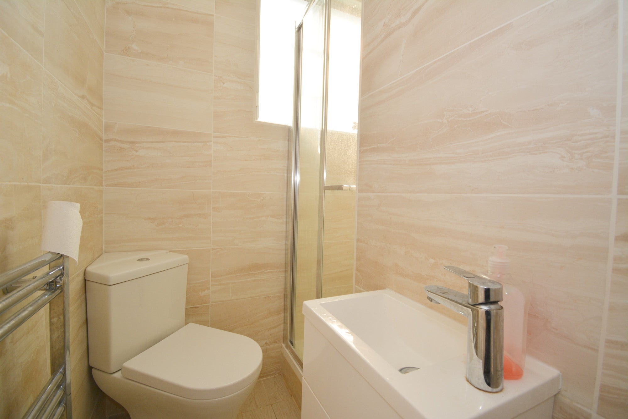 Room New Broadway in Greater London