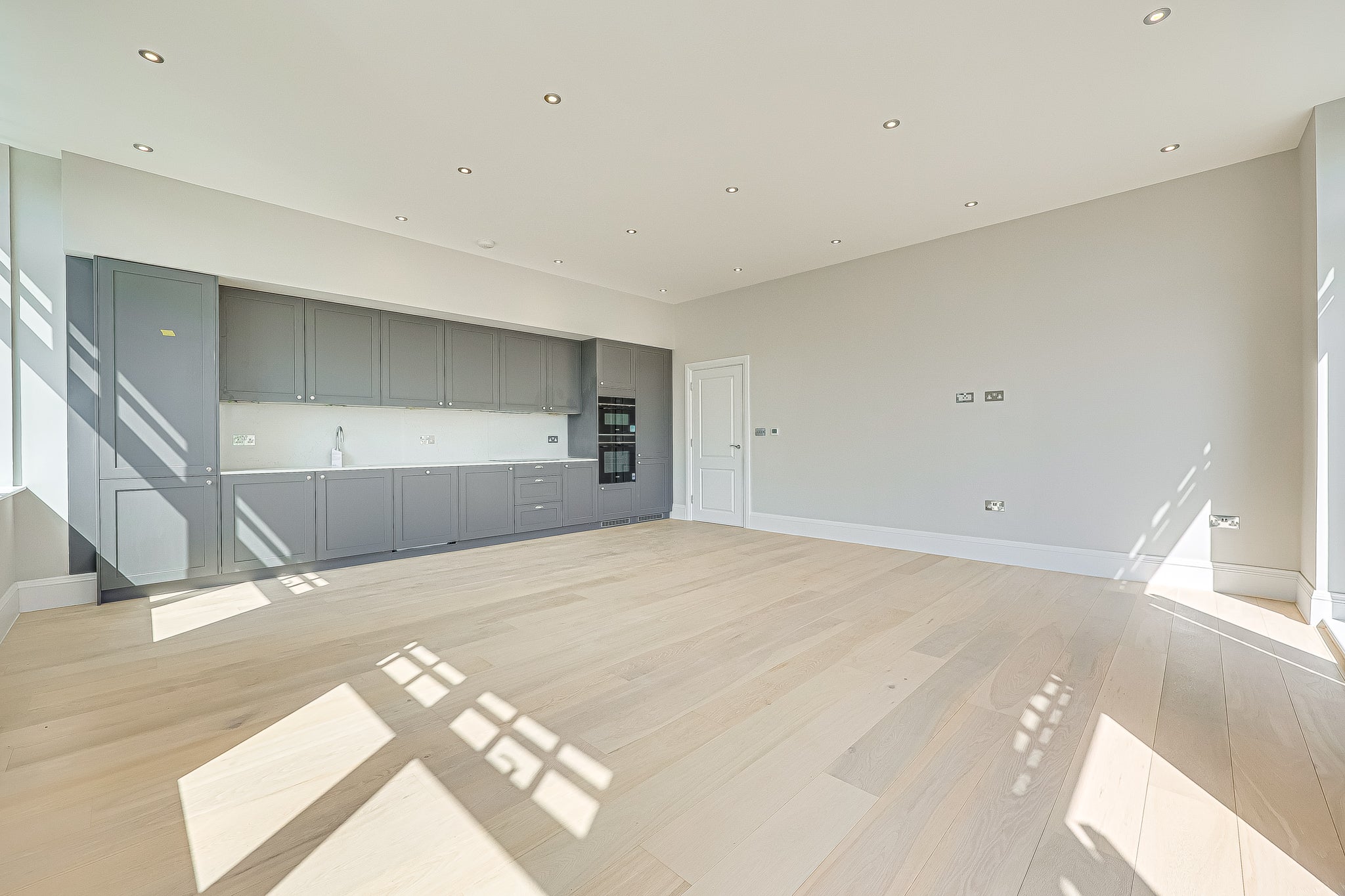 Flat Bellhouse Lane in Southend-on-Sea