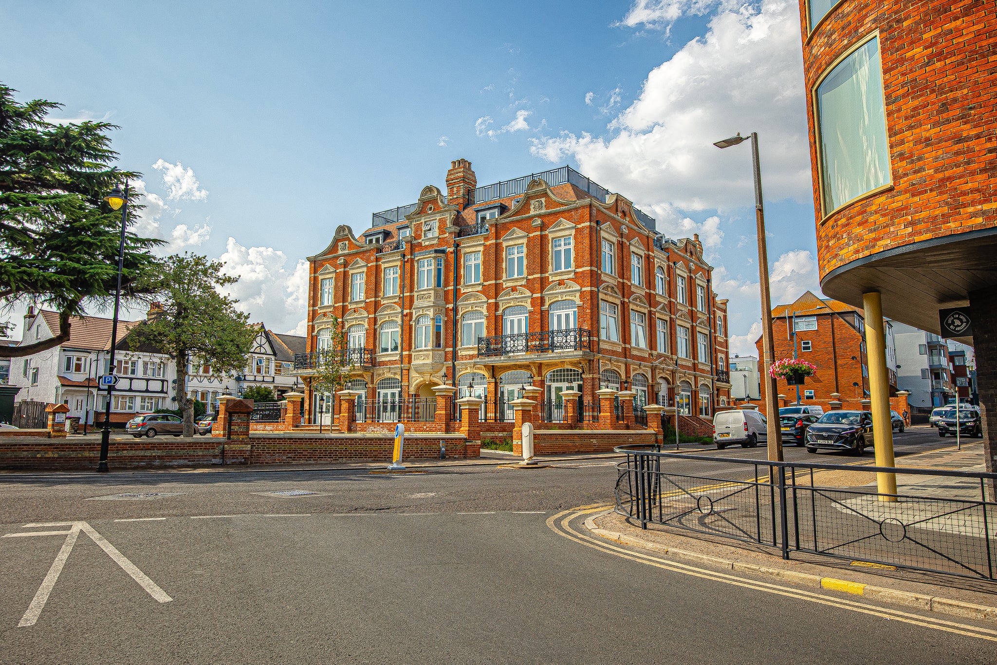 Flat Bellhouse Lane in Southend-on-Sea