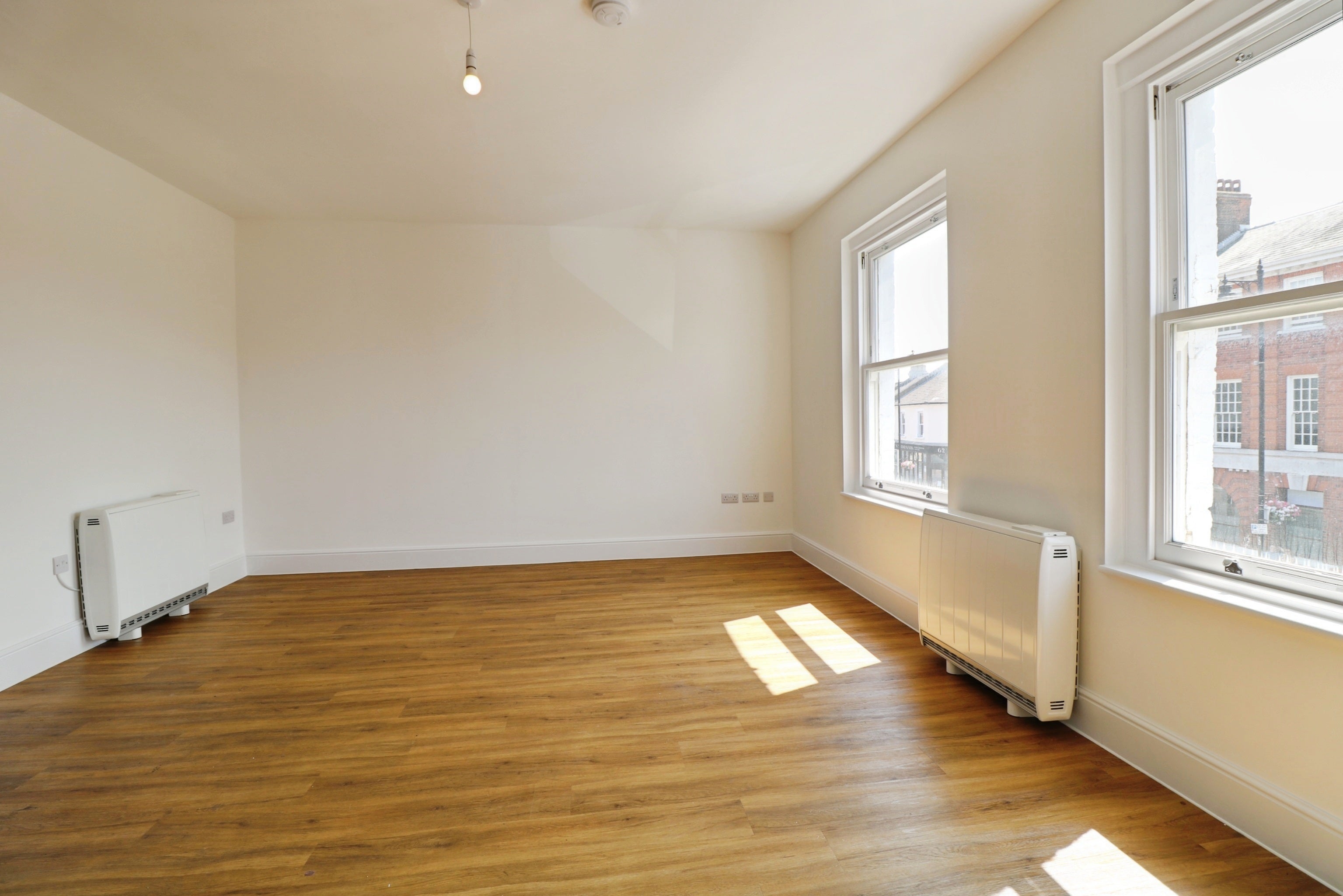 Flat Bellhouse Lane in Southend-on-Sea