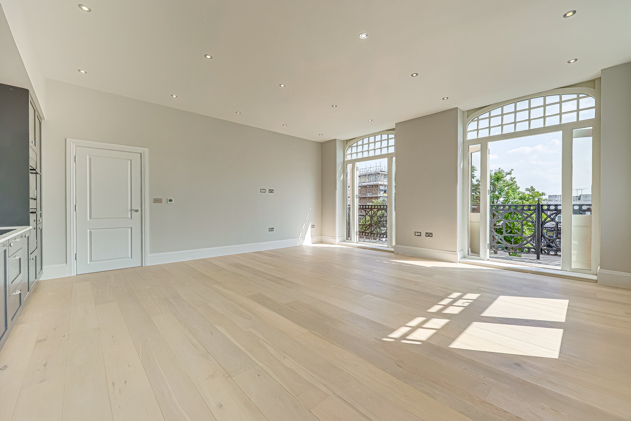 Flat Bellhouse Lane in Southend-on-Sea