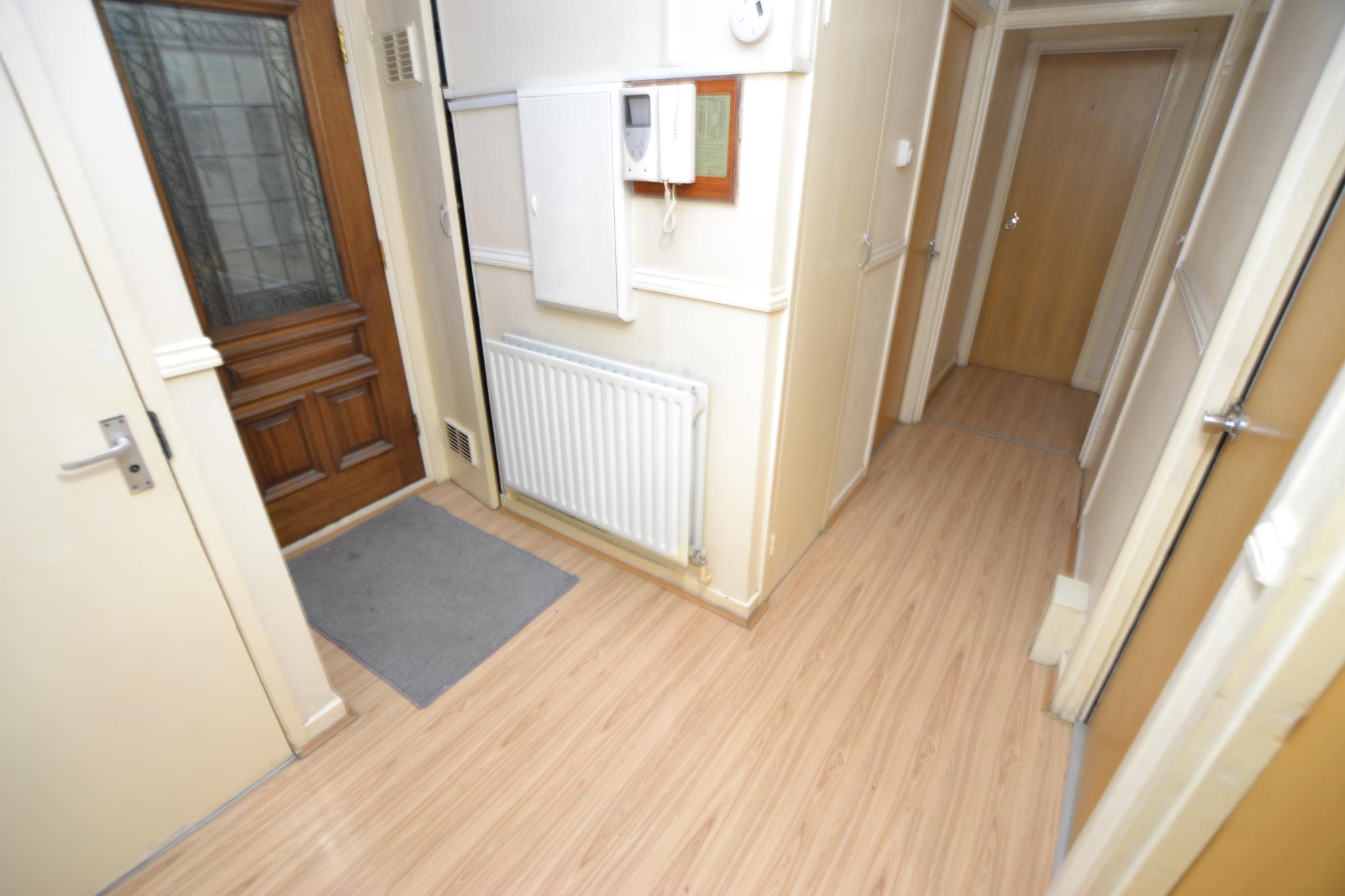 Flat Bigland Street in Greater London