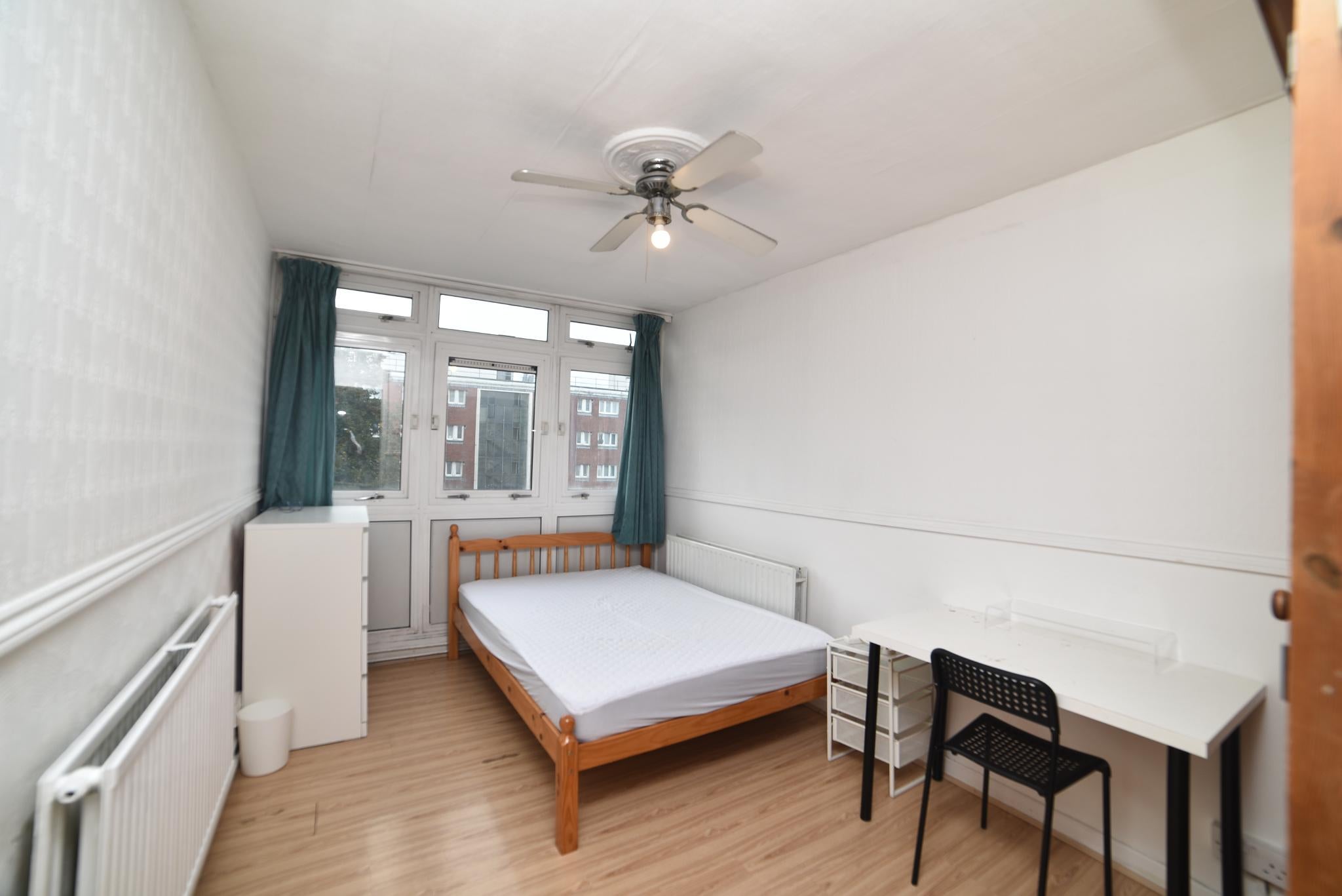 Flat Bigland Street in Greater London