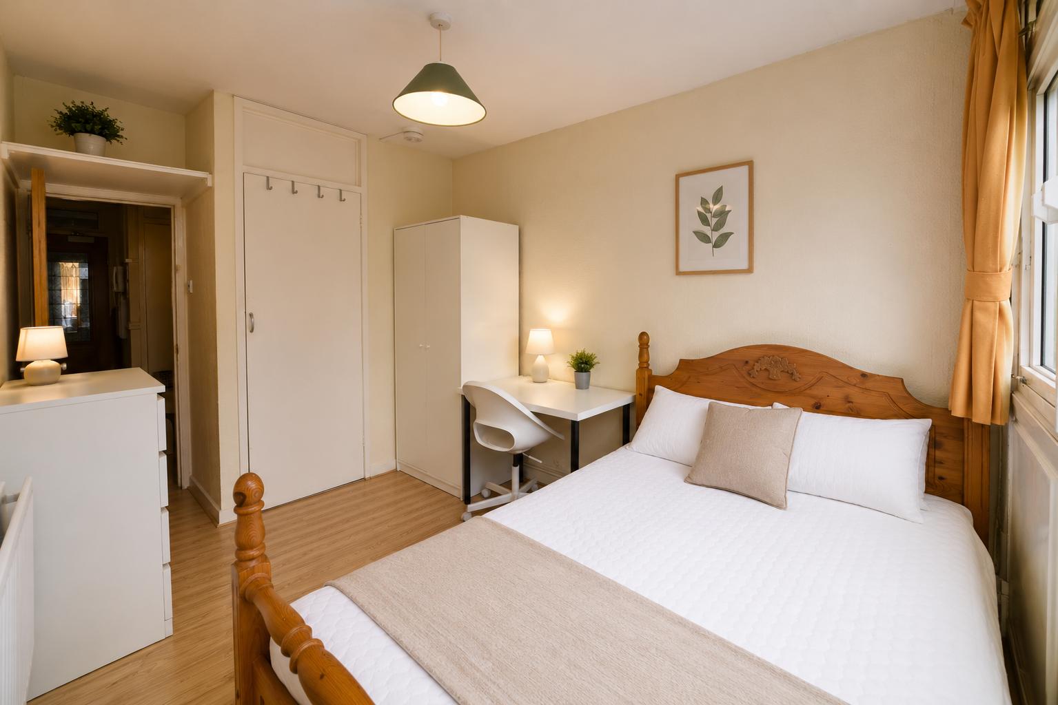 Flat Bigland Street in Greater London