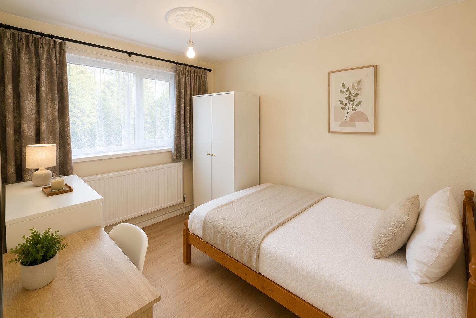 Flat Bigland Street in Greater London