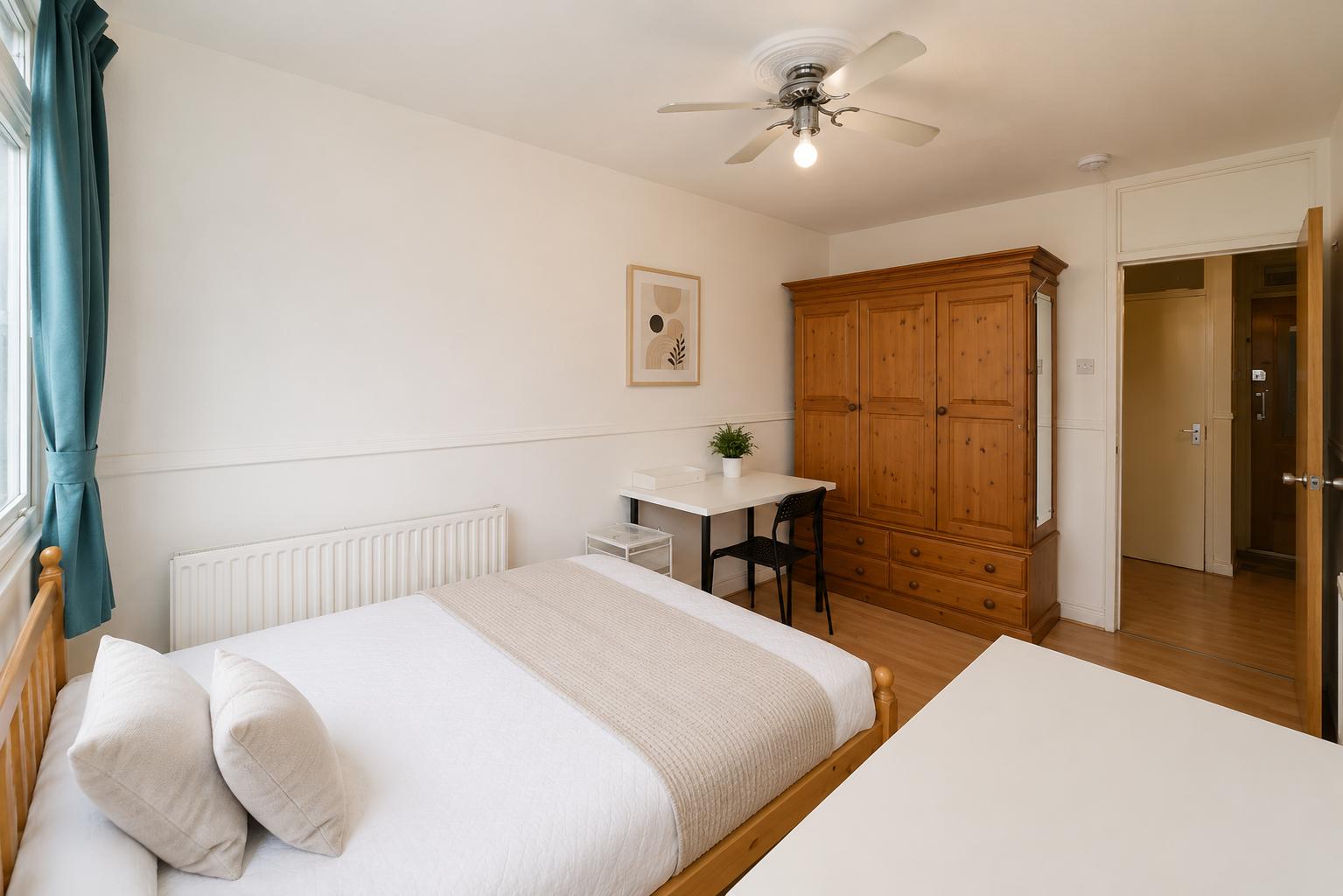 Flat Bigland Street in Greater London