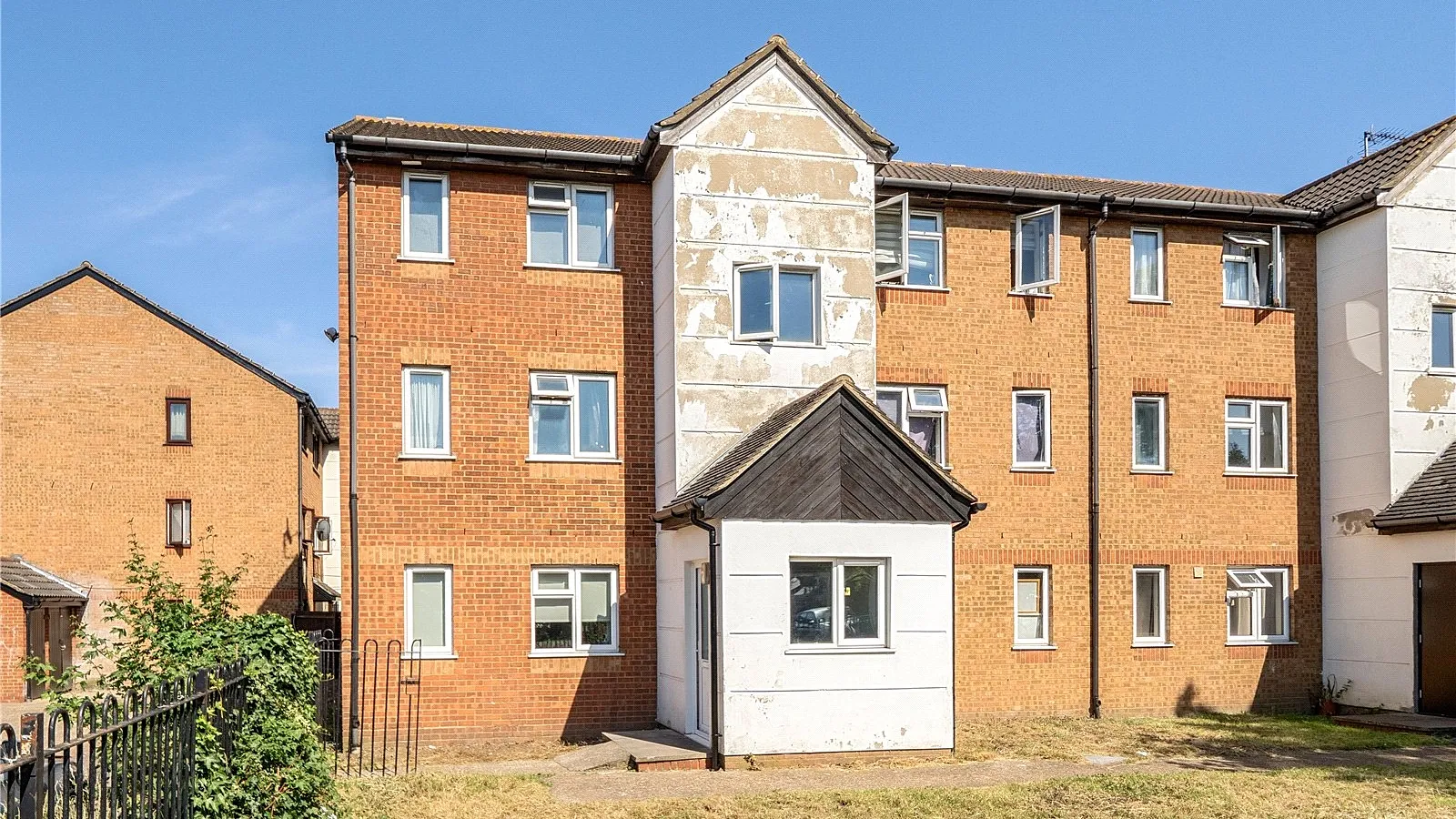 Flat Whitehead Close in Greater London