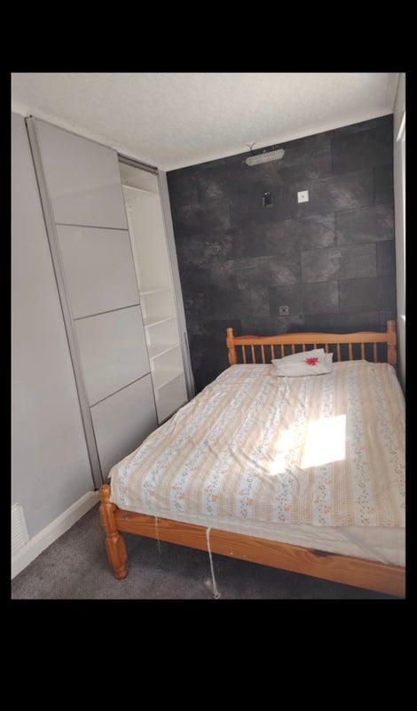 Room Wortley Avenue in Salford