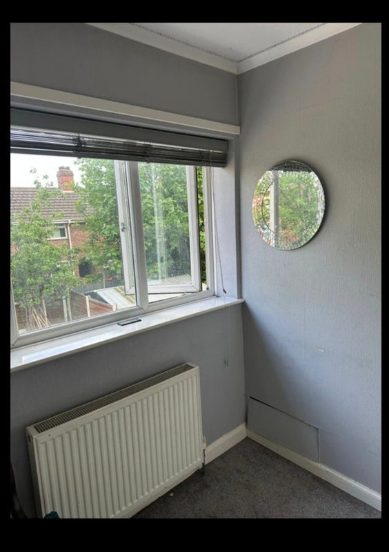 Room Wortley Avenue in Salford