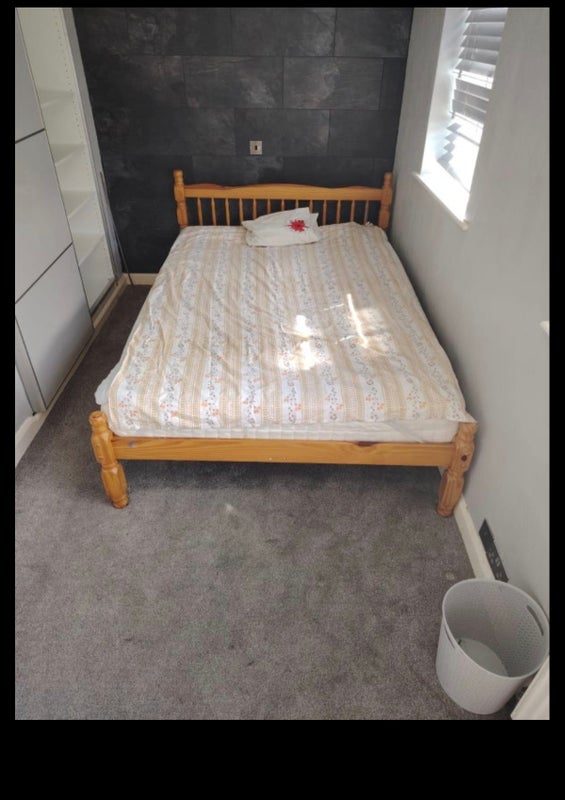 Room Wortley Avenue in Salford