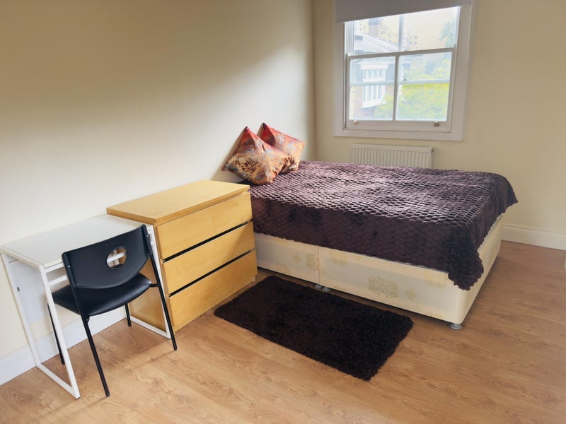 Room Edith Villas in Greater London